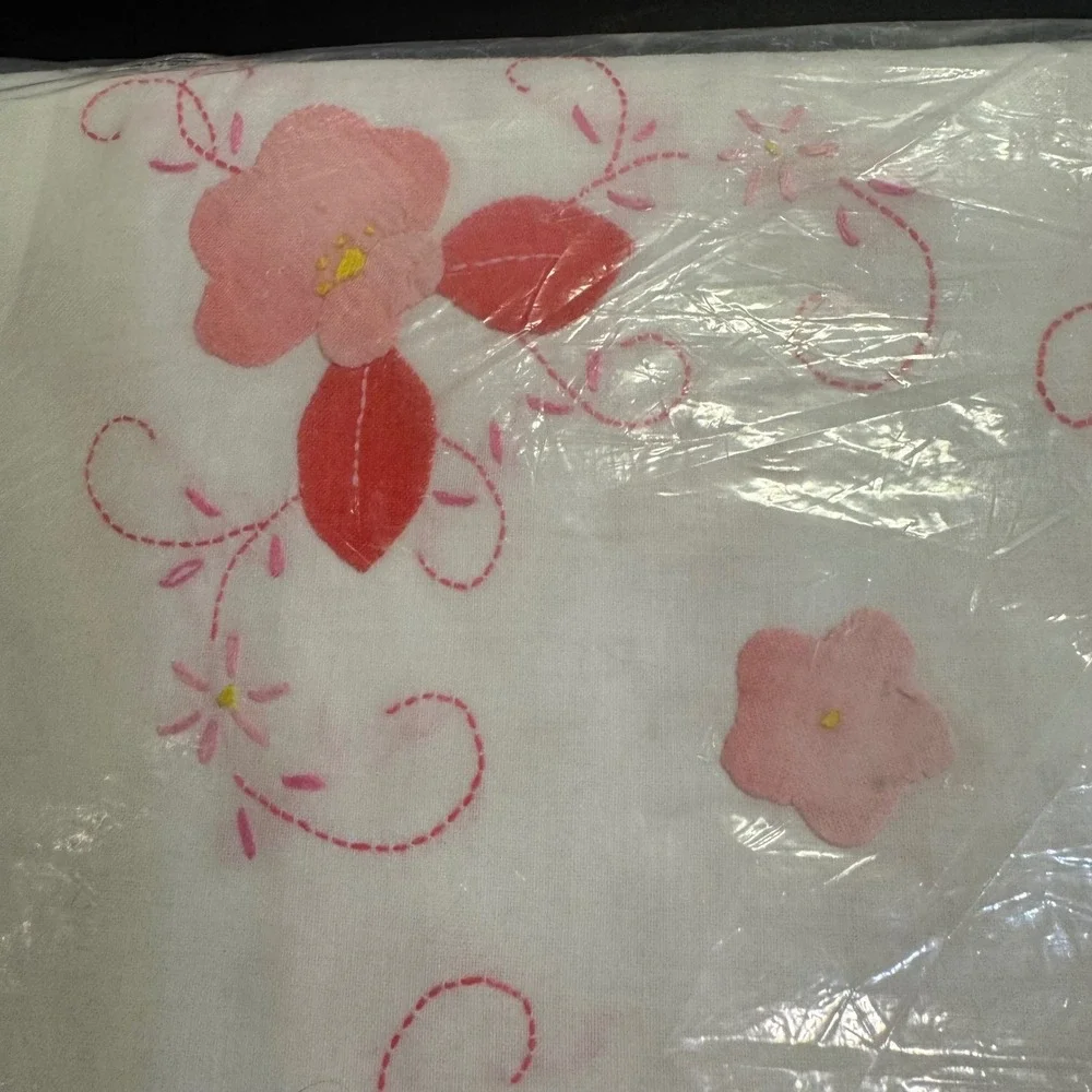 Sunham & Co Tablecloth 68x104 White Pink Hand Embroidered Battenburg Lace Oblong